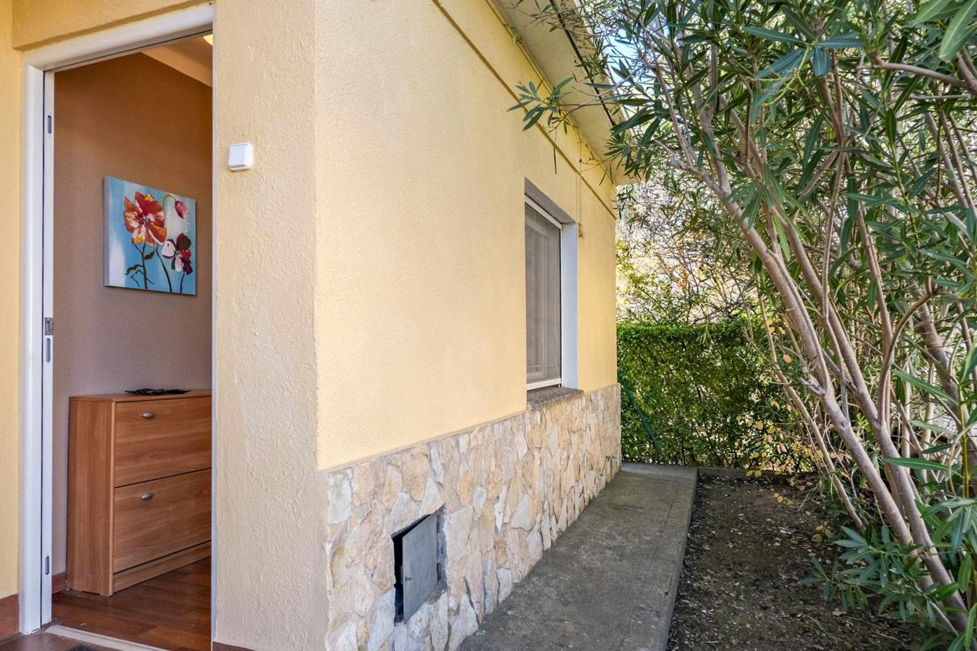 Can Camps Besalu Casa Planta Baja Con Jardin מראה חיצוני תמונה